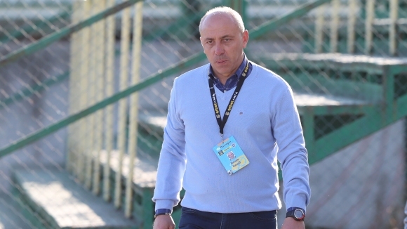 Наставникът на Черно море Илиан Илиев е сред спряганите имена за