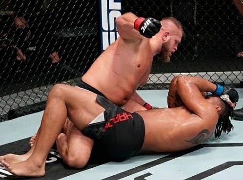 Бойците на UFC в тежка категория Марчин Тибура и Грег