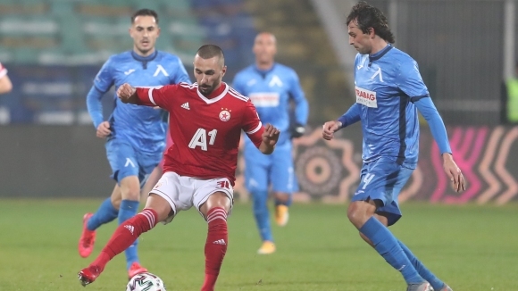 Футболистът на се надъха с пост във Фейсбук Той качи