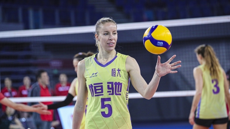 Българската волейболистка Добриана Рабаджиева се завръща в Бразилия, съобщава журналистът