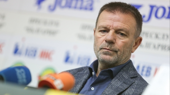 Българският треньор Стойчо Младенов води преговори с отбора от Висшата