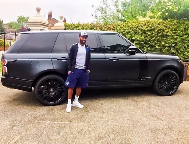 Бившият национал на Англия е арестуван след като в нощта