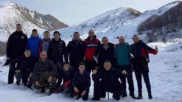 Футболният отбор Калабак Самуилово покори най високия връх в планината Беласица и