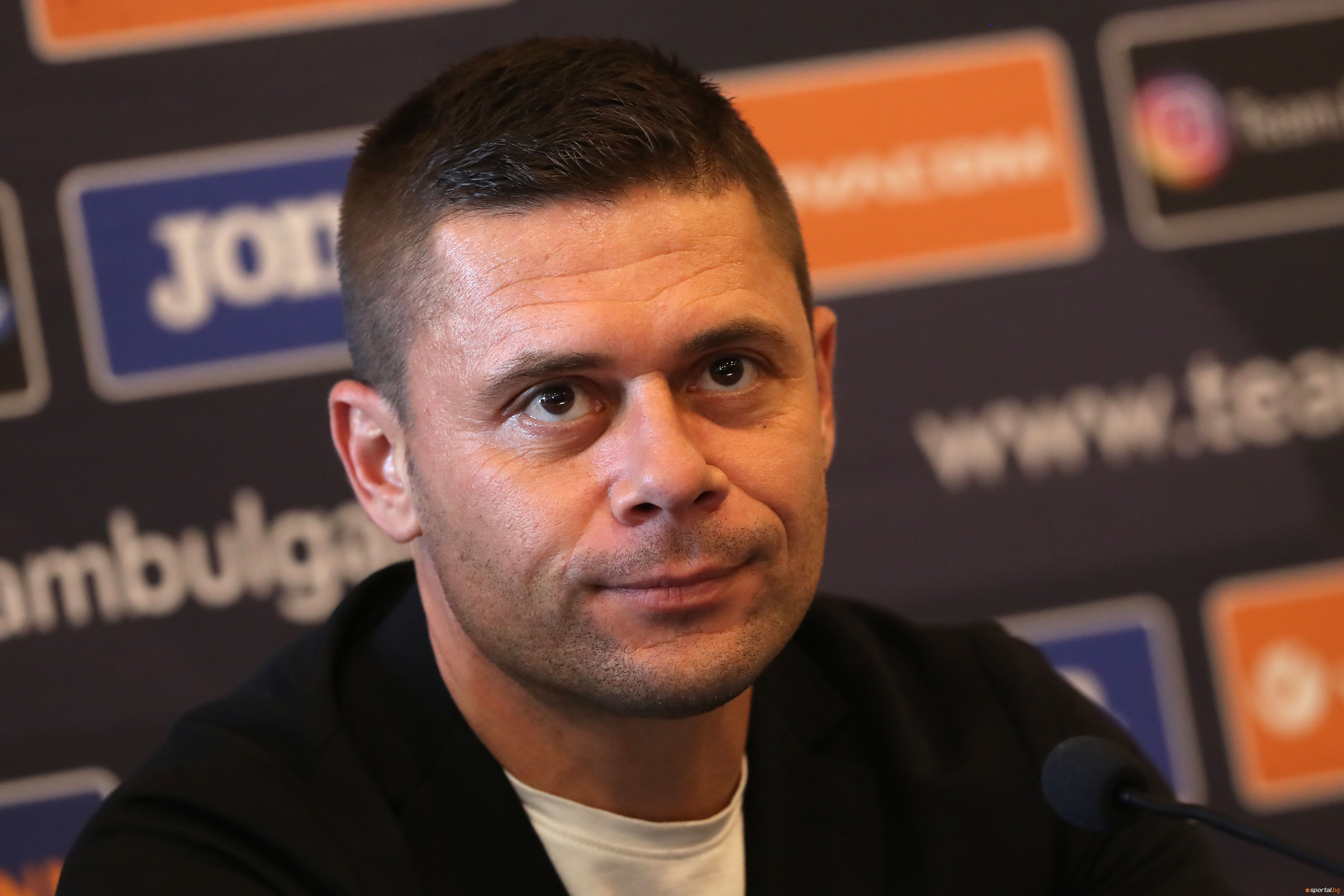 Футболни легенди се обявиха срещу анонсирания като сигурен избор на