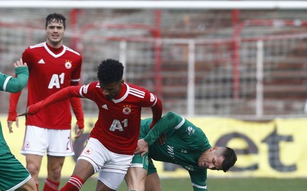 Втородивизионният бразилски Парана се е прицелил в крилото на