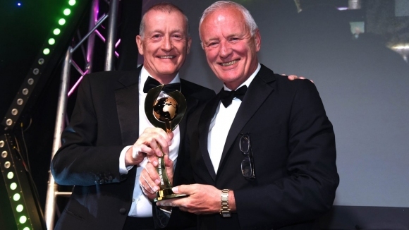 Президентът на World Snooker Tour Бари Хърн беше награден с
