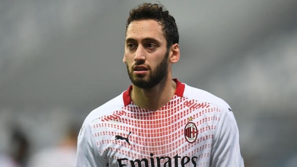 Плеймейкърът на Милан Хакан Чалханоглу беше обявен за Най добър играч