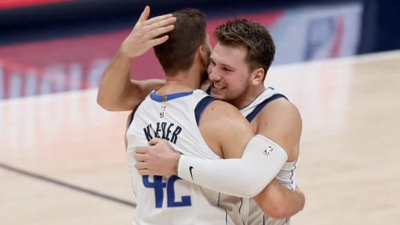 Отборите на Далас Маверикс и Денвър Нъгетс предложиха истинско шоу