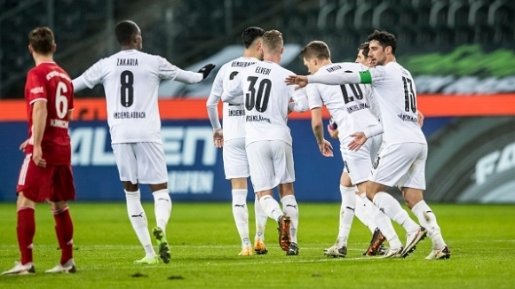 Шампионът гостува на в първа среща от 15 ия кръг на