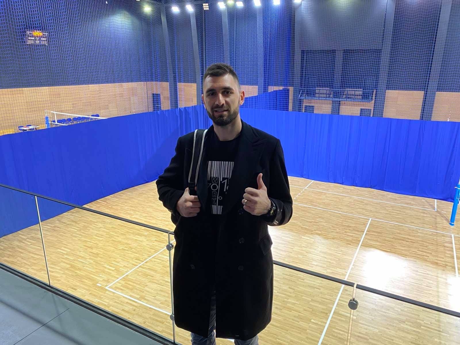 Волейболната звезда Цветан Соколов посети нашата зала днес и остана