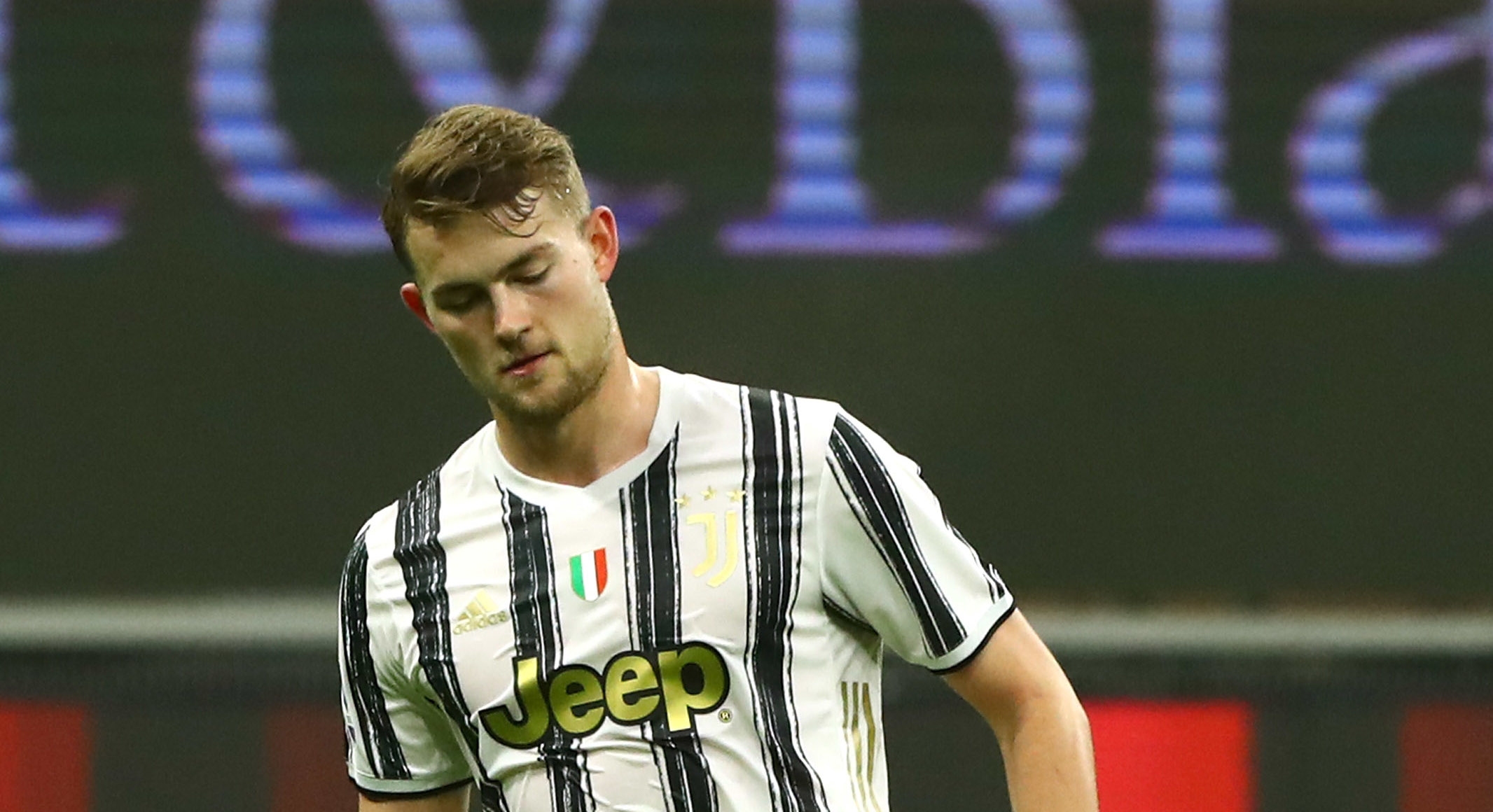 Нидерландският защитник на Ювентус Матайс де Лихт също е заразен