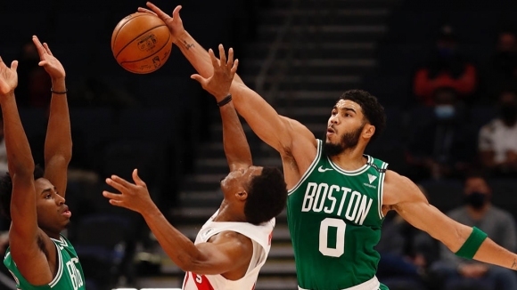 Отборът на Бостън Селтикс обяви че трима състезатели са в