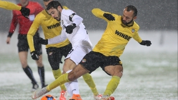 Бразилският футболист на Перейра е претърпял операция от херния в