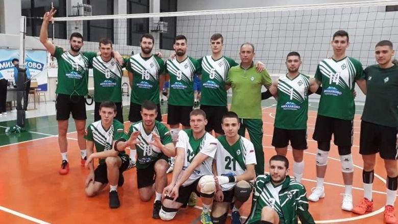 Волейболните отбори на Родопа Смолян и Черноморец Бяла продължават във
