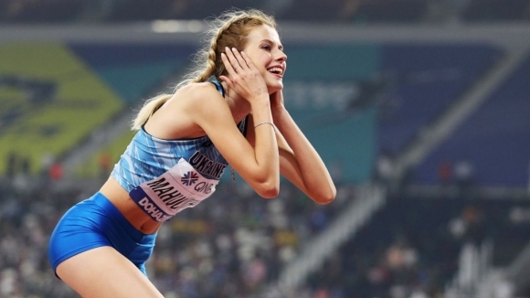 Световната рекордьорка за девойки в скока на височина и сребърна