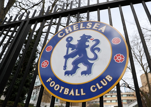 Лондонският Челси затвори футболната си академия за седмица след 20