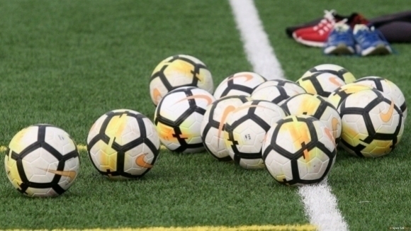 С група от 20 футболисти намиращият се на предпоследното 17 то