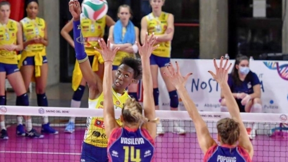 Италианската звезда Паола Егону ще играе в Турция следващия сезон