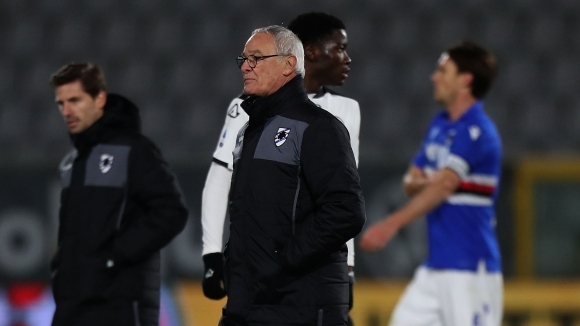 Наставникът на коментира че отборът се представя различно когато се