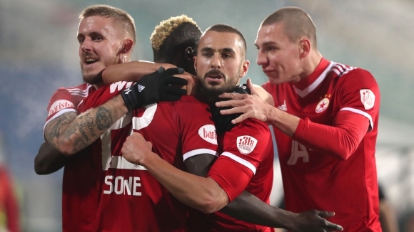 поздрави футболистите си които получиха награди на днешната церемония за