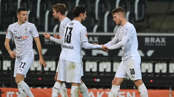 Борусия Мьонхенгладбах постигна минимална победа с 1 0 в домакинството си