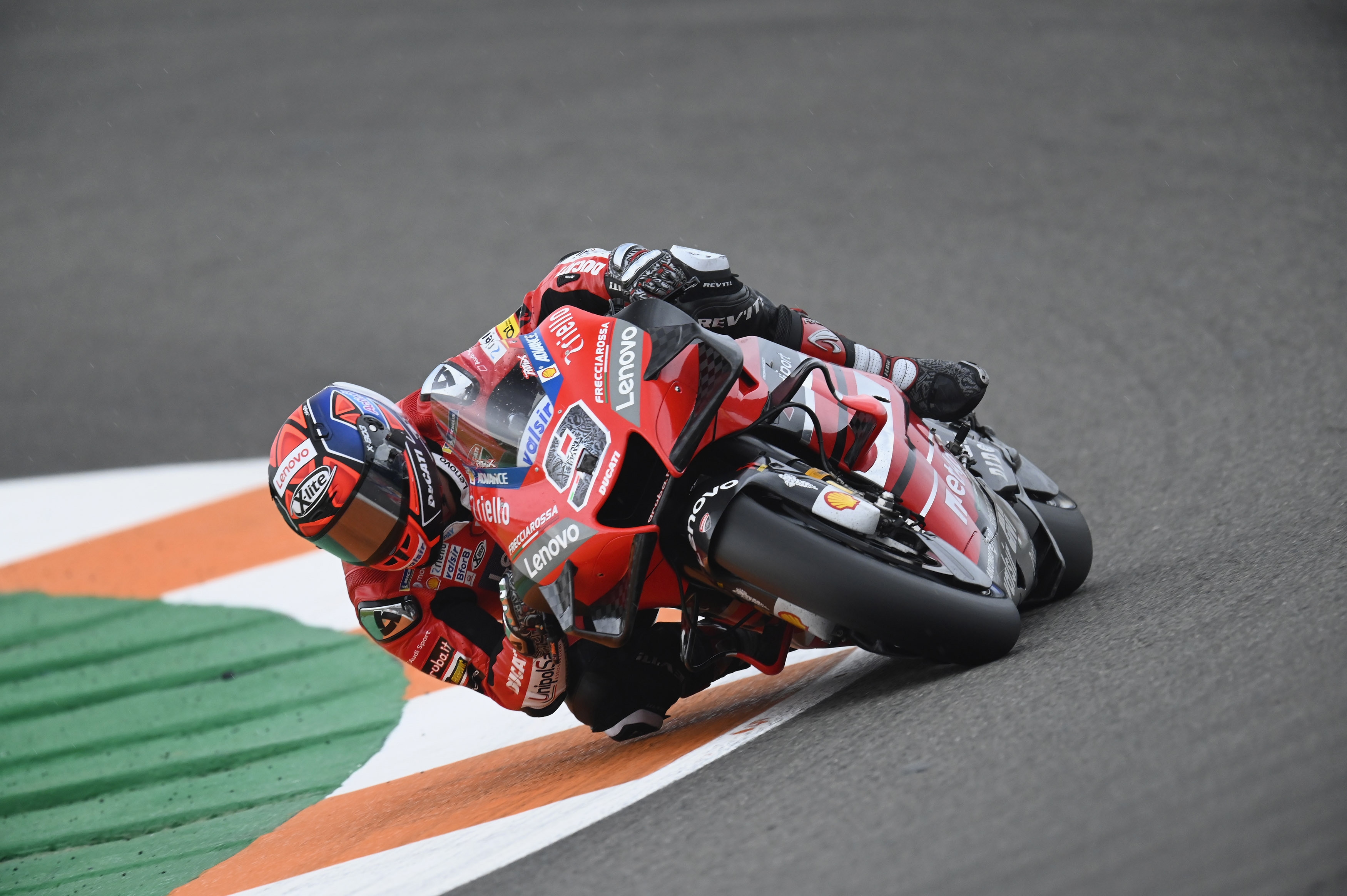 Италианският мотоциклетен производител Ducati ще остане в шампионата на MotoGP
