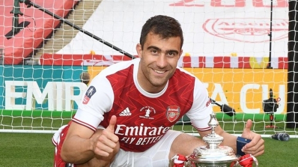 Гръцкият защитник Сократис Папастатопулос разтрогна договора си в Арсенал по