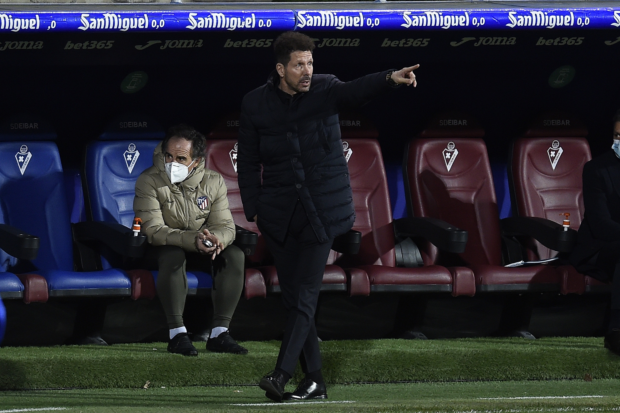Треньорът на Атлетико Мадрид Диего Симеоне остана здраво стъпил на