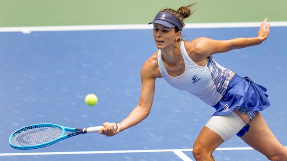 Най-добрата българска тенисистка Цветана Пиронкова стартира новия сезон срещу рускинята