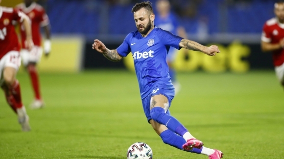 Oтборите на и играят при резултат 0 0 в контролна среща