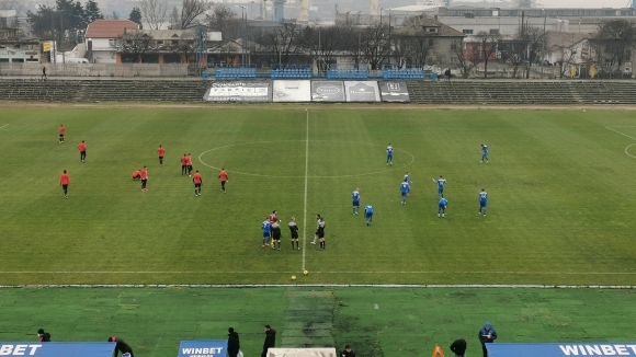 Черноморец Бургас и играят при резултат 0 0 в контра помежду
