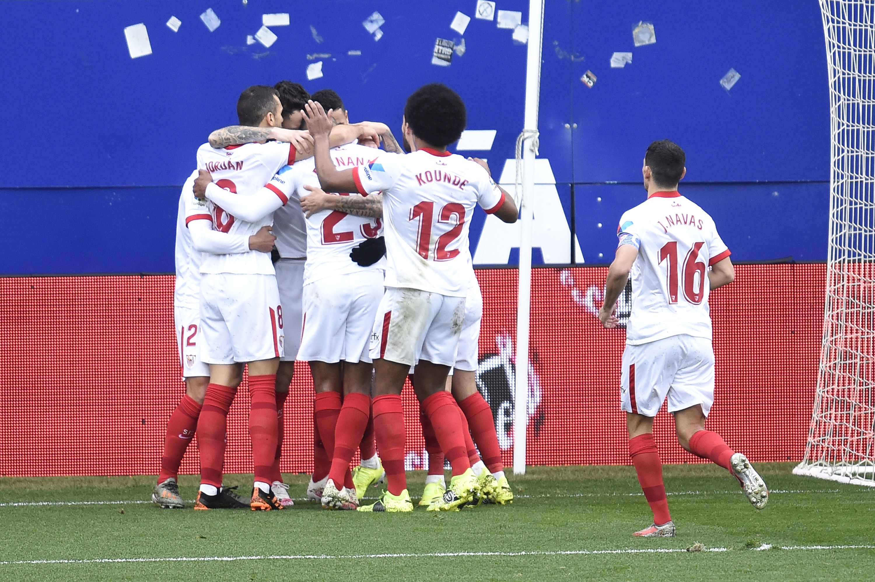 Отборът на Севиля постигна пета поредна победа във всички турнири