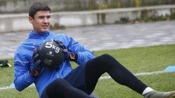 Преотстъпеният от Левски във Фиорентина 17-годишен вратар Иван Андонов даде