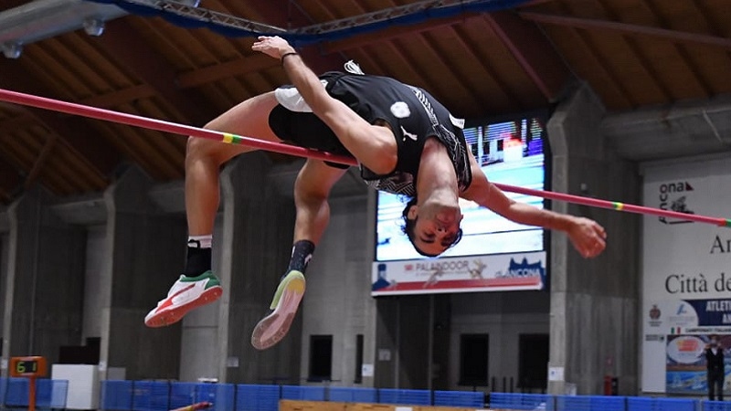 Световният шампион в скока на височина в зала от 2016