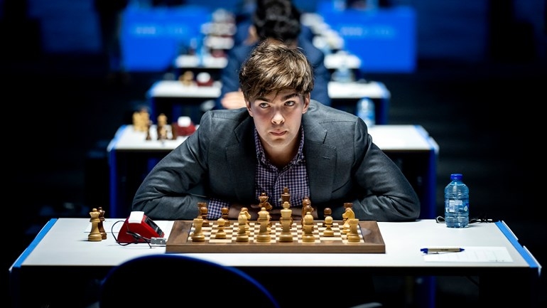 21 годишният нидерландски гросмайстор Йорден ван Фореест спечели шахматния супер турнир във