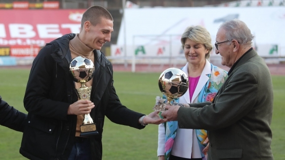 Валентин Антов и получиха своите награди от анкетата за Футболист