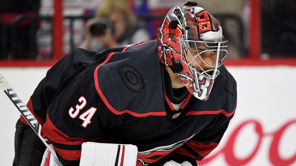 Вратарят на Каролина Хърикейнс Петр Мразек е претърпял операция на