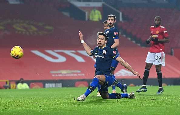 Английската Футболна асоциация ФА отмени червения картон на защитника на