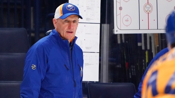 Ралф Крюгер старши треньор на отбора от Националната хокейна лига