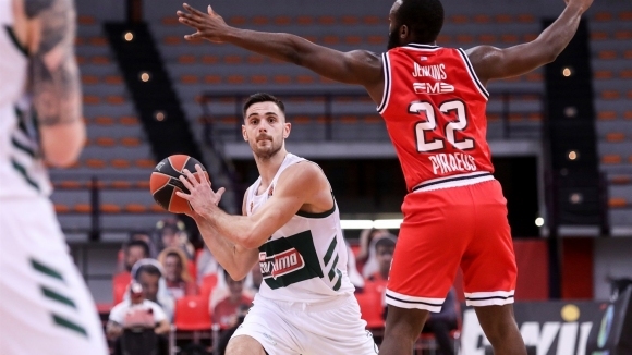 Баскетболният отбор на Олимпиакос допусна четвъртата си поредна загуба в