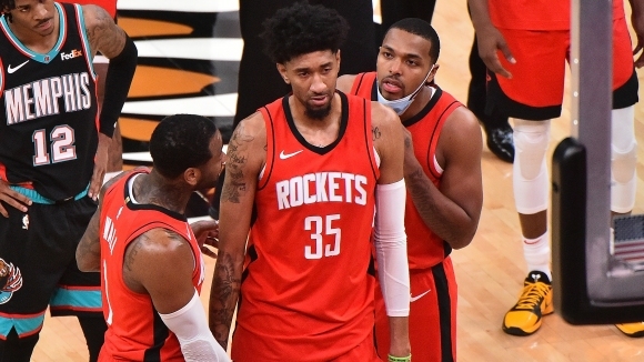 Изгряващата звезда на Хюстън Рокетс Крисчън Ууд успя да се