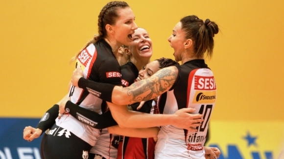 Българската волейболистка Добриана Рабаджиева и нейният Сеси Волей Бауру Сао