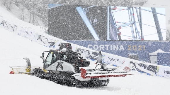 Предвиденият за днес старт на Световното първенство по ски-алпийски дисциплини