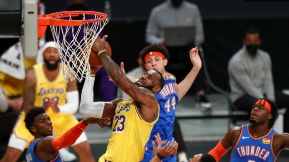Шампионът Лос Анджелис Лейкърс записа труден успех срещу Оклахома на