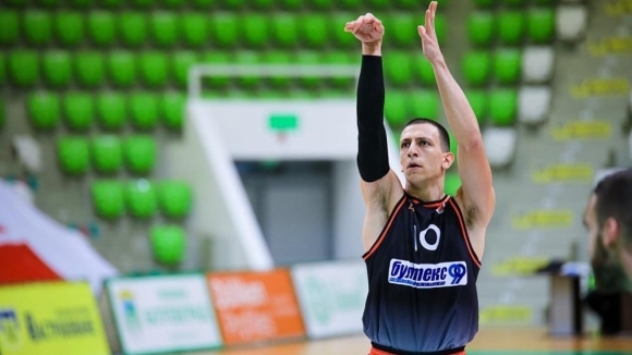 Васил Бачев завърши със 17 точки за Академик Пловдив но
