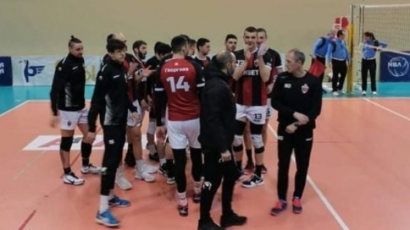 Волейболният отбор на Локомотив Пловдив постигна поредна победа във втората
