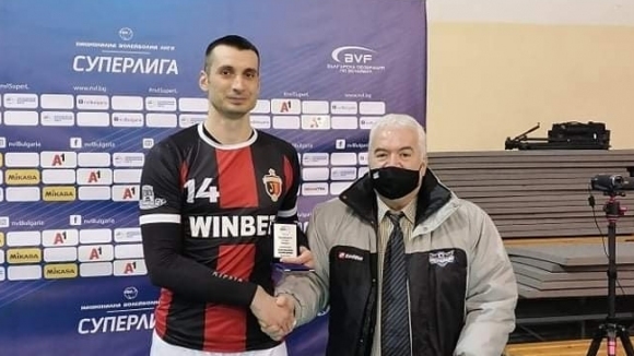 Волейболистите на ПСК Локомотив Пловдив се поздравиха с девети успех