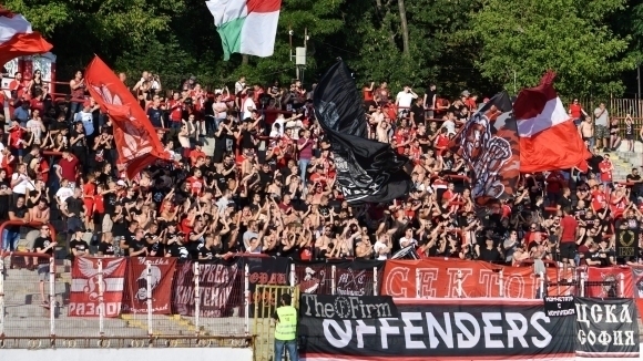 Червените фенове от фен фракцията Offenders публикуваха гневна декларация насочена