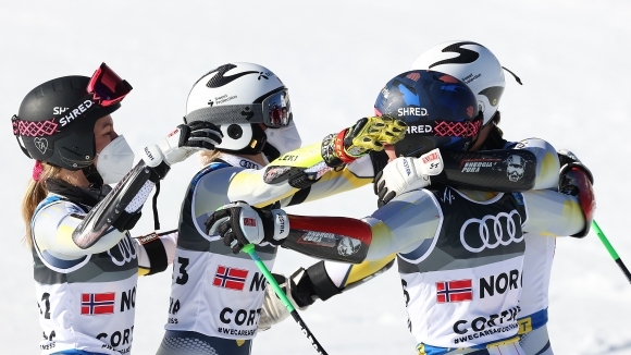 Отборът на Норвегия в състав Кристин Лисдал Кристина Рийс Йоханесен Теа