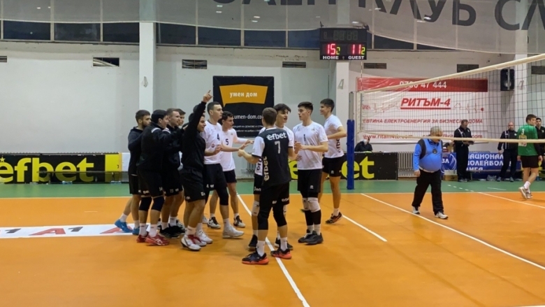 Волейболният тим на Славия се поздрави с 4-а победа във